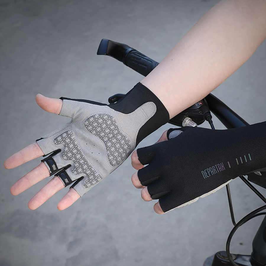 新しいチームサイクリング手袋ハーフフィンガー屋外ロードバイク - Sports Equipment With Names のレビューと価格
